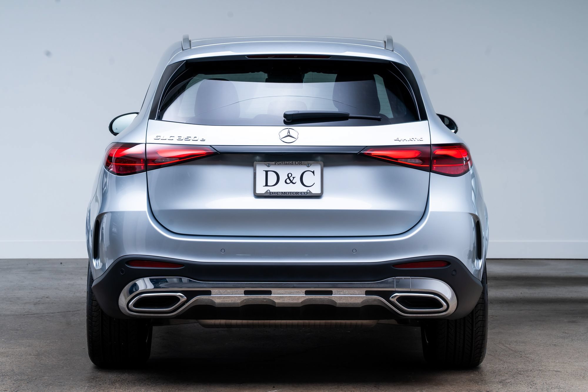 Used 2025 Mercedes-Benz GLC 350e 4MATIC w/ AMG Line image 5
