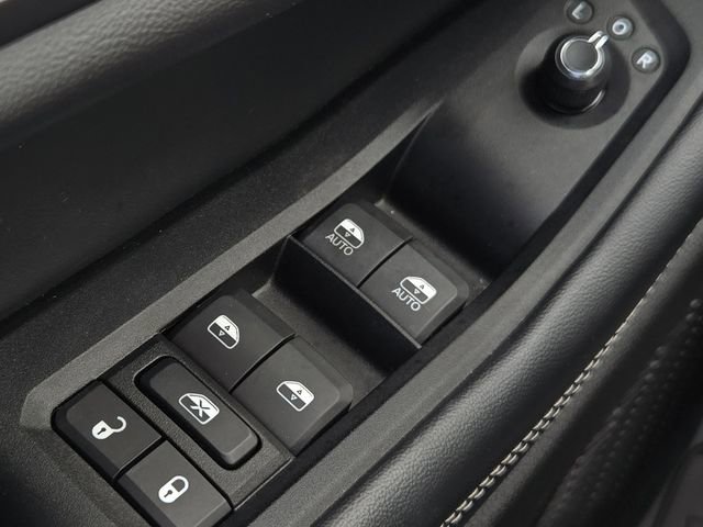 Used 2023 Jeep Grand Cherokee Altitude AWD/4WD image 28