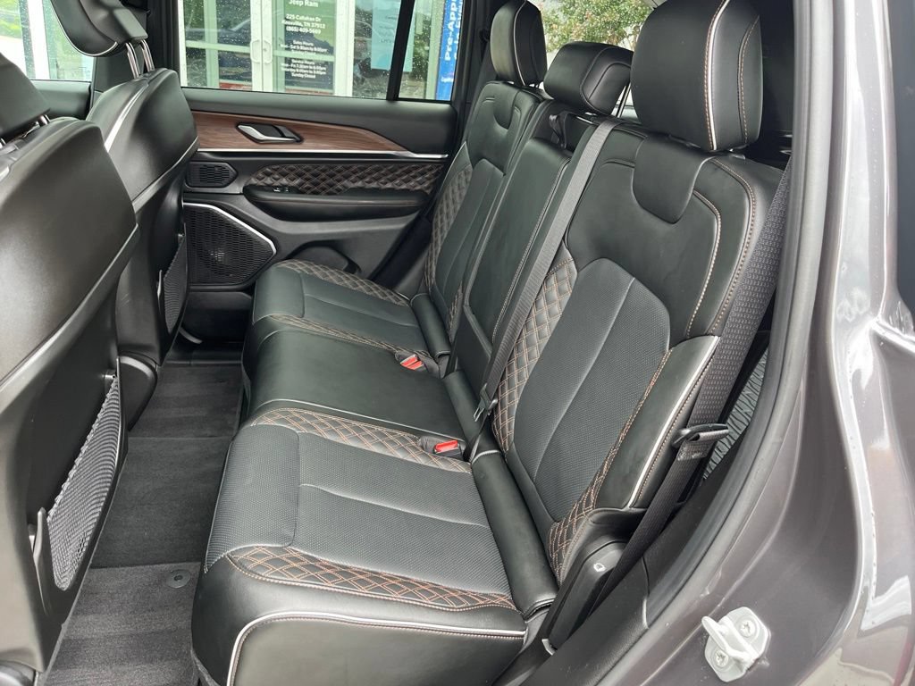 Used 2025 Jeep Grand Cherokee Summit AWD/4WD image 18