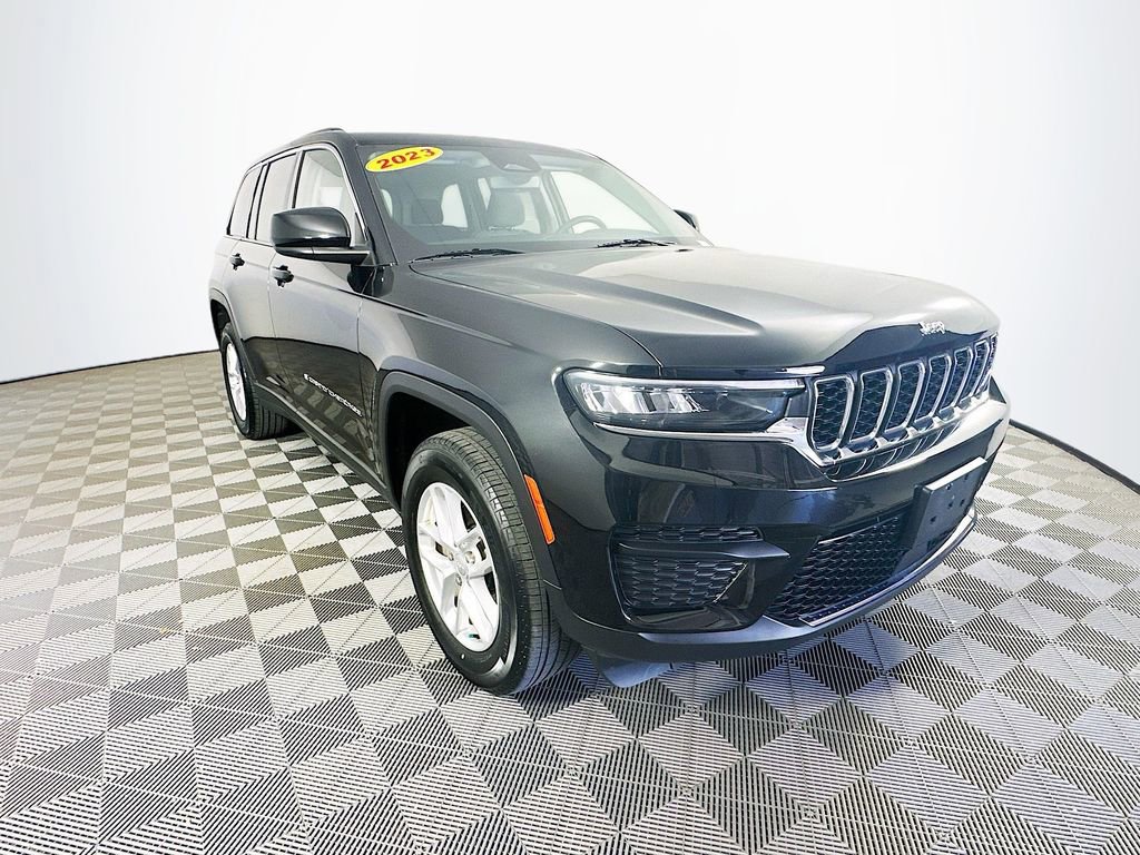 Certified 2023 Jeep Grand Cherokee Laredo AWD/4WD image 2