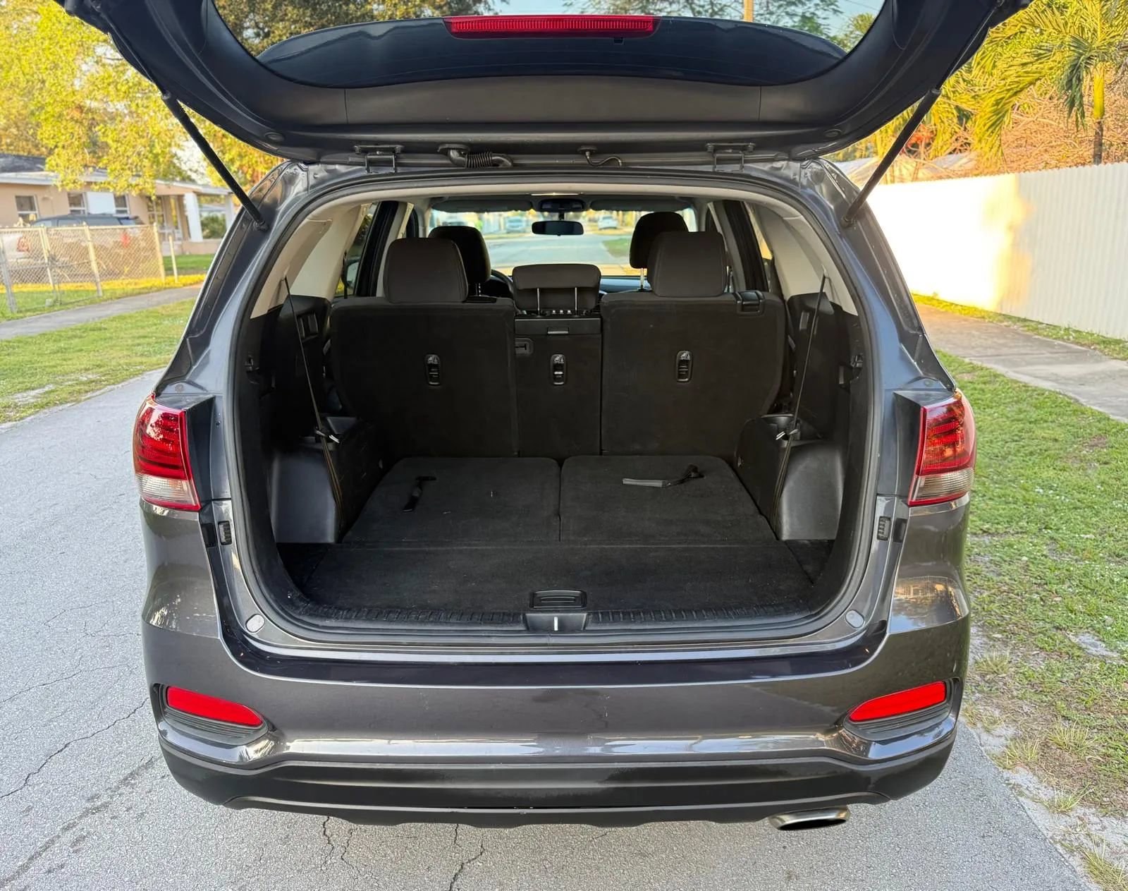 Used 2019 Kia Sorento LX image 8