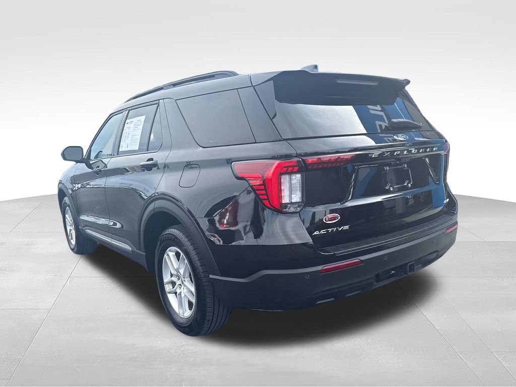 Used 2025 Ford Explorer Active AWD/4WD image 3