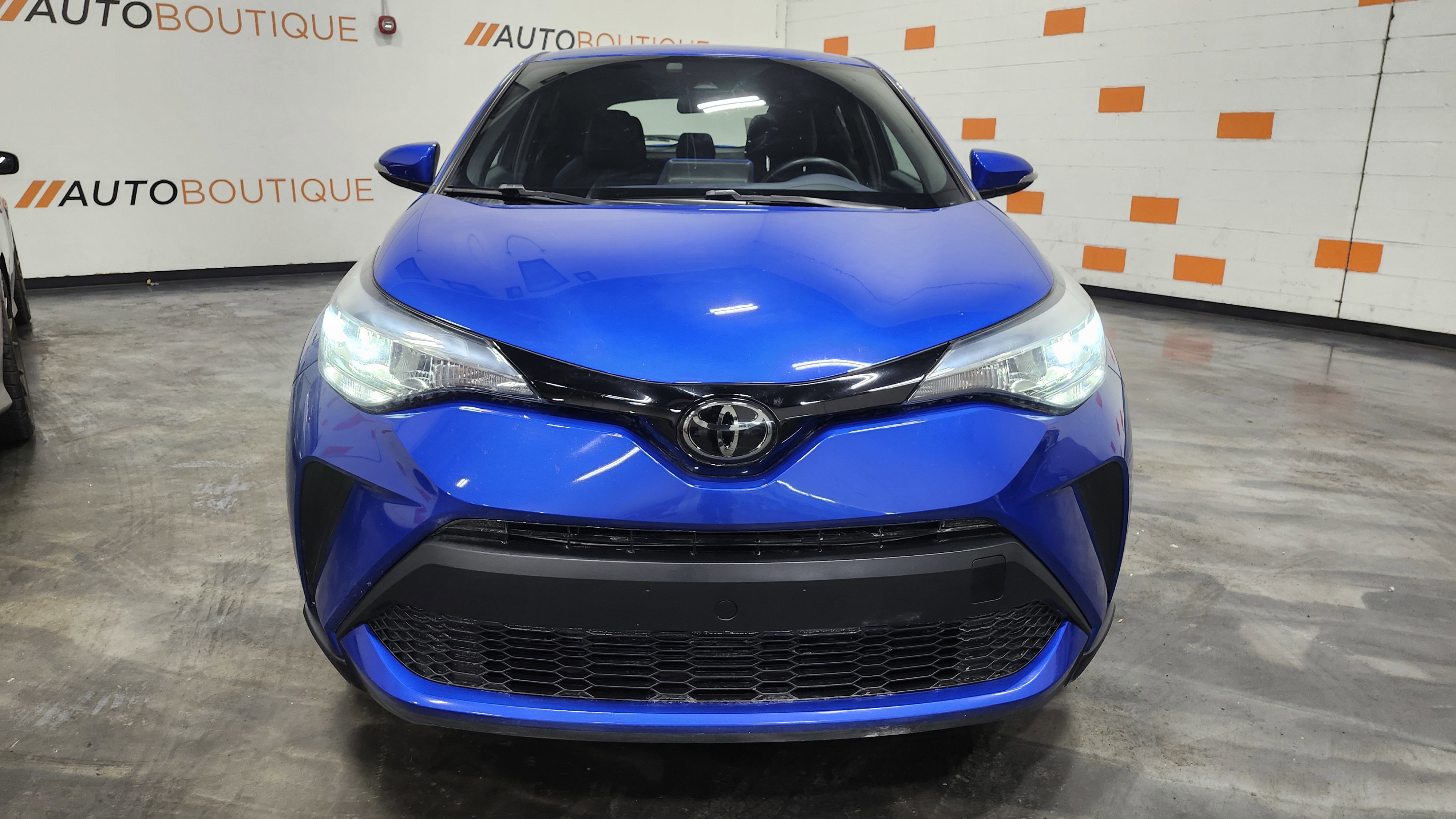 Used 2022 Toyota C-HR XLE image 9