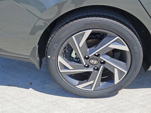 Certified 2025 Hyundai Elantra SEL image 5