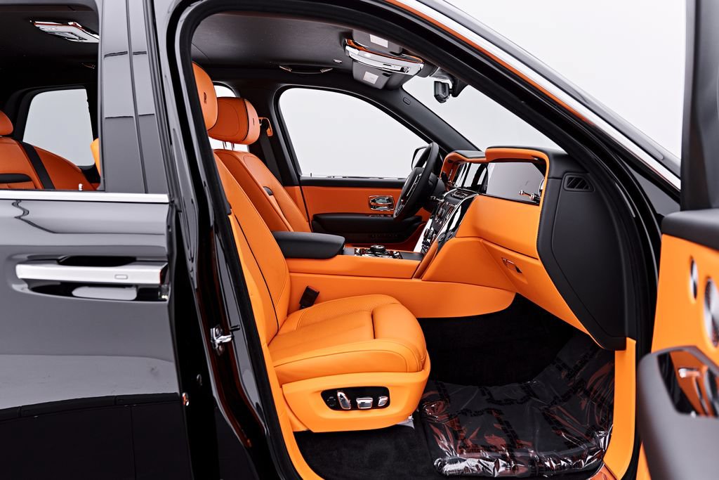 Used 2026 Rolls-Royce Cullinan AWD/4WD image 32