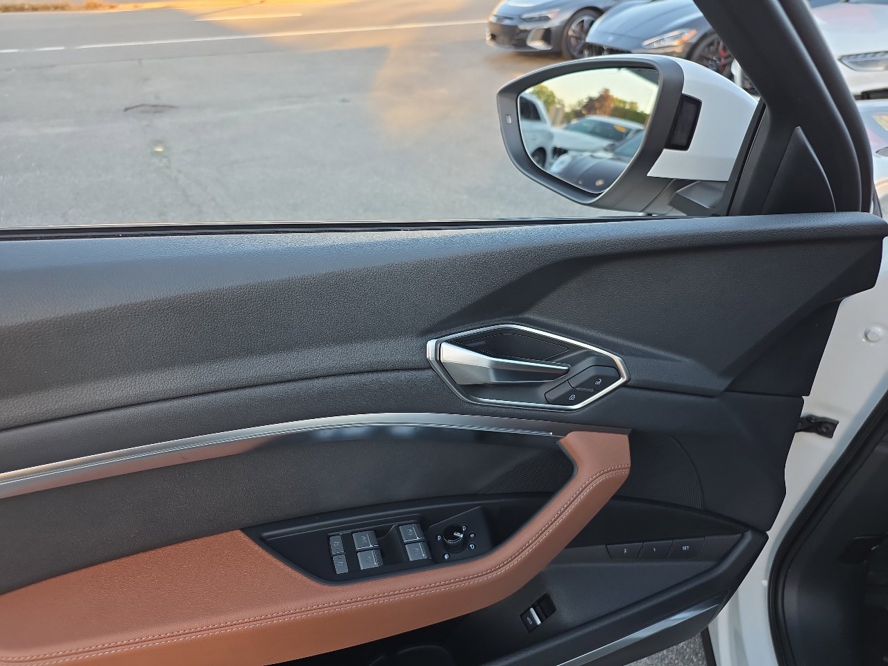 Used 2024 Audi Q8 e-tron Premium Plus w/ Premium Plus Package image 43