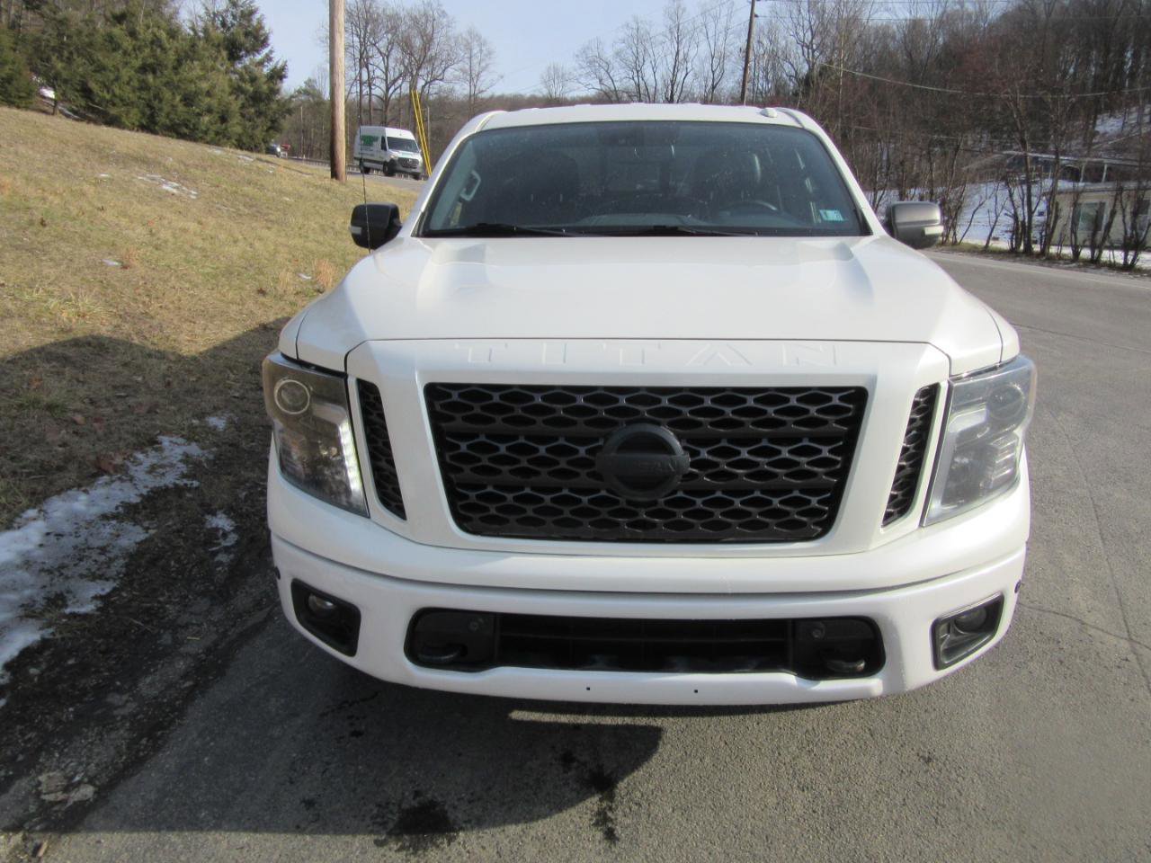 Used 2019 Nissan Titan SL w/ Midnight Edition image 8