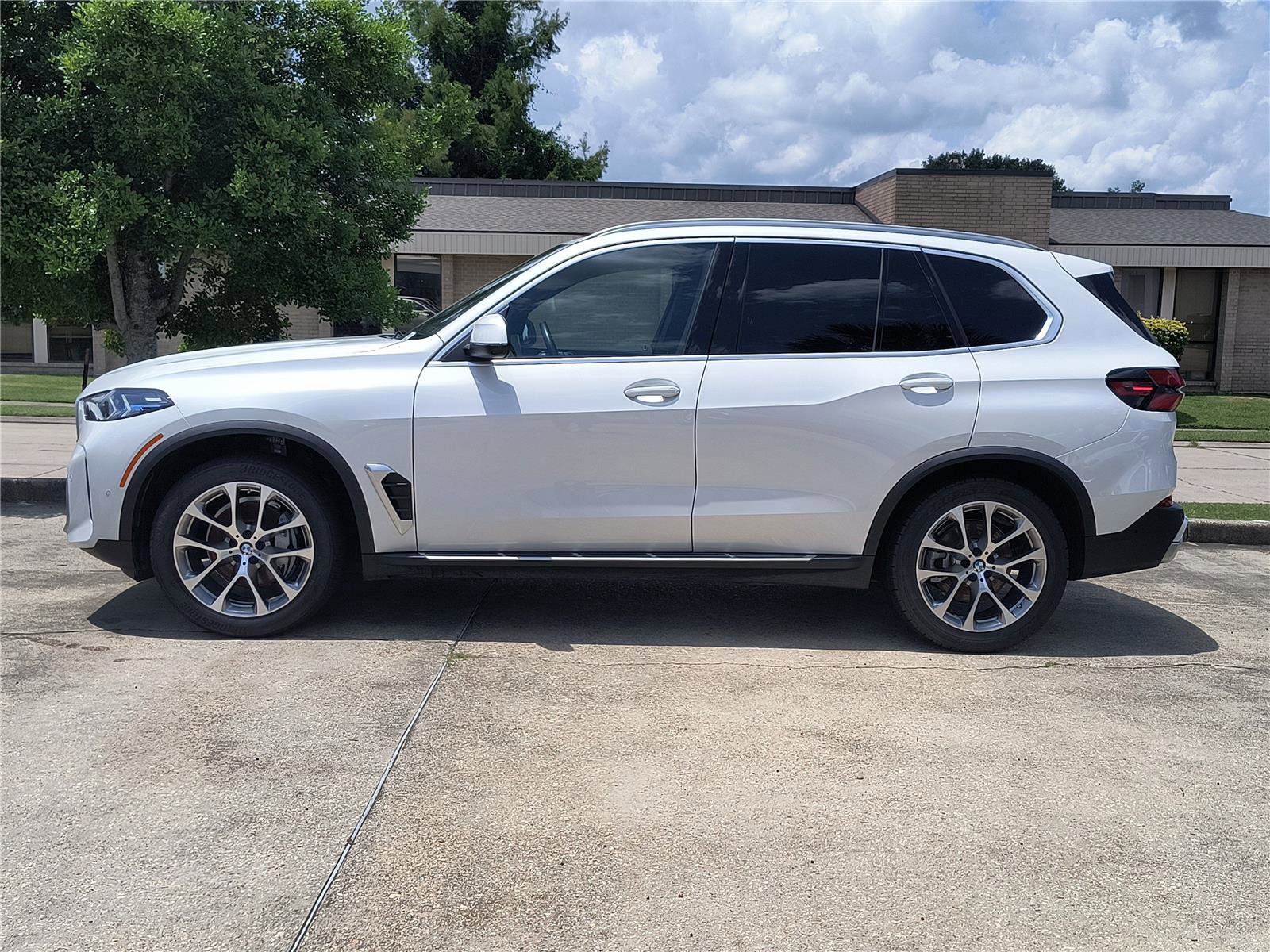 Used 2024 BMW X5 sDrive40i image 3