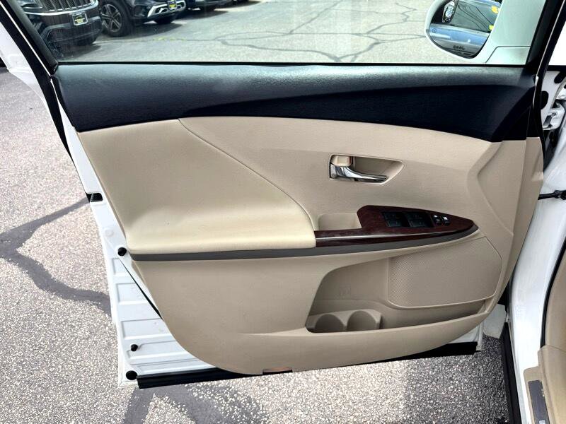 Used 2015 Toyota Venza LE image 10