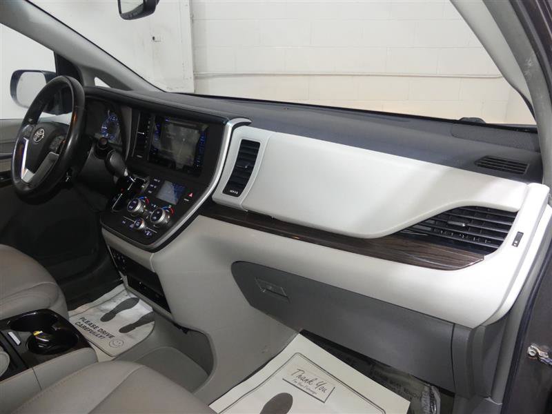 Used 2017 Toyota Sienna XLE Premium AWD/4WD image 24