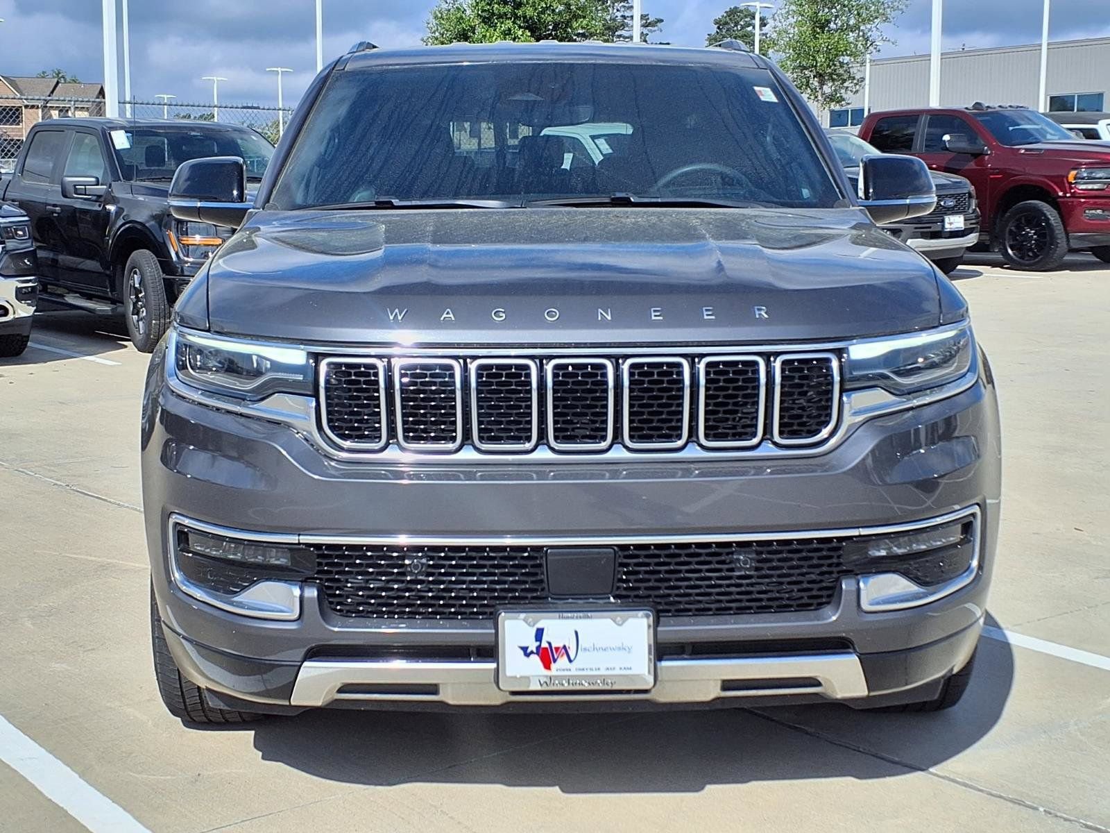 Used 2024 Jeep Wagoneer L Series III w/ Flexible Seating Group AWD/4WD image 4