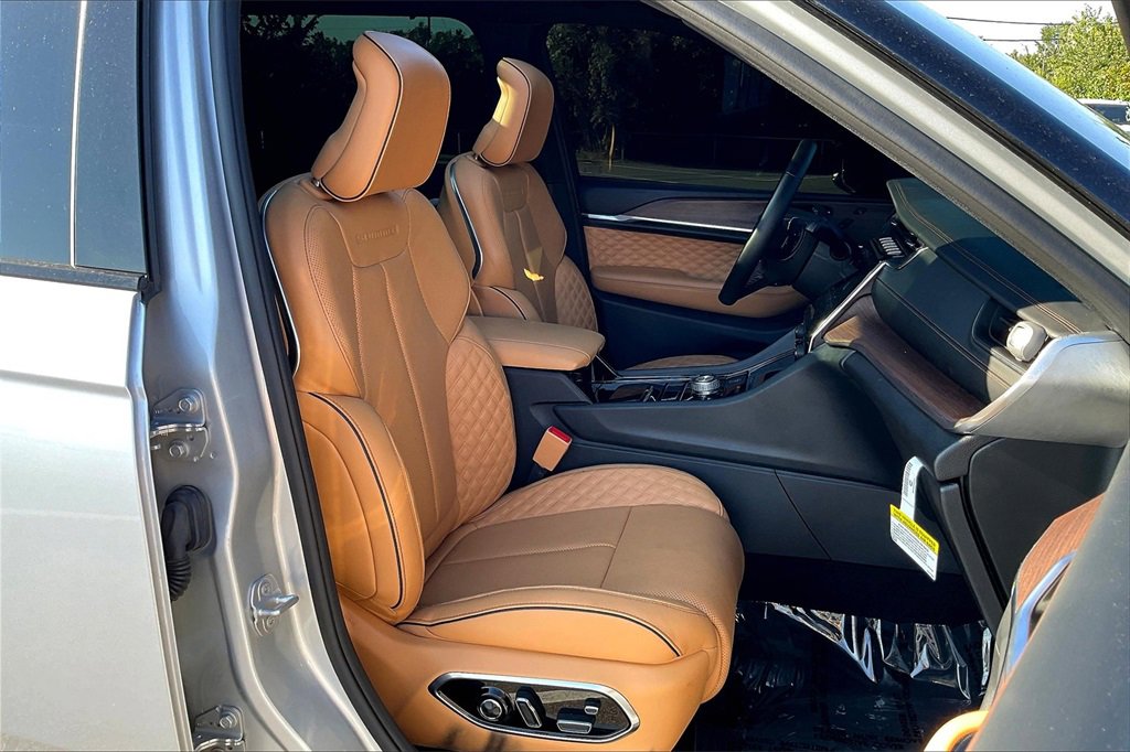 Certified 2023 Jeep Grand Cherokee L Summit w/ Luxury Tech Group V image 7