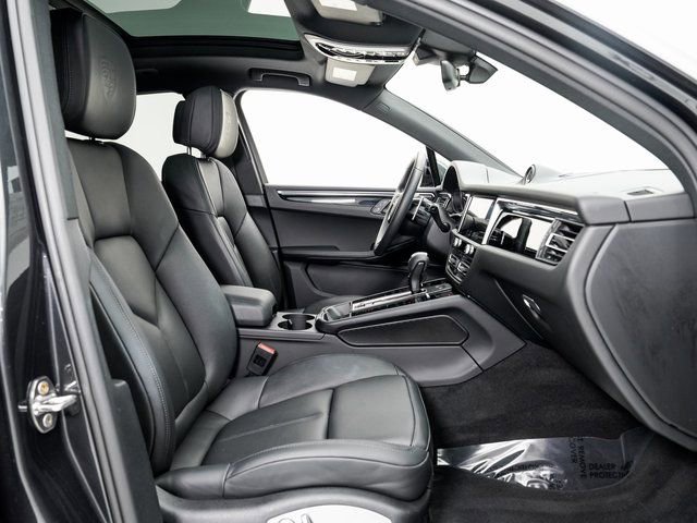 Used 2023 Porsche Macan Turbo image 25