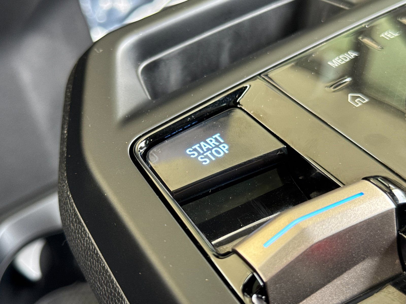 Used 2024 BMW iX xDrive50 w/ Premium Package image 27