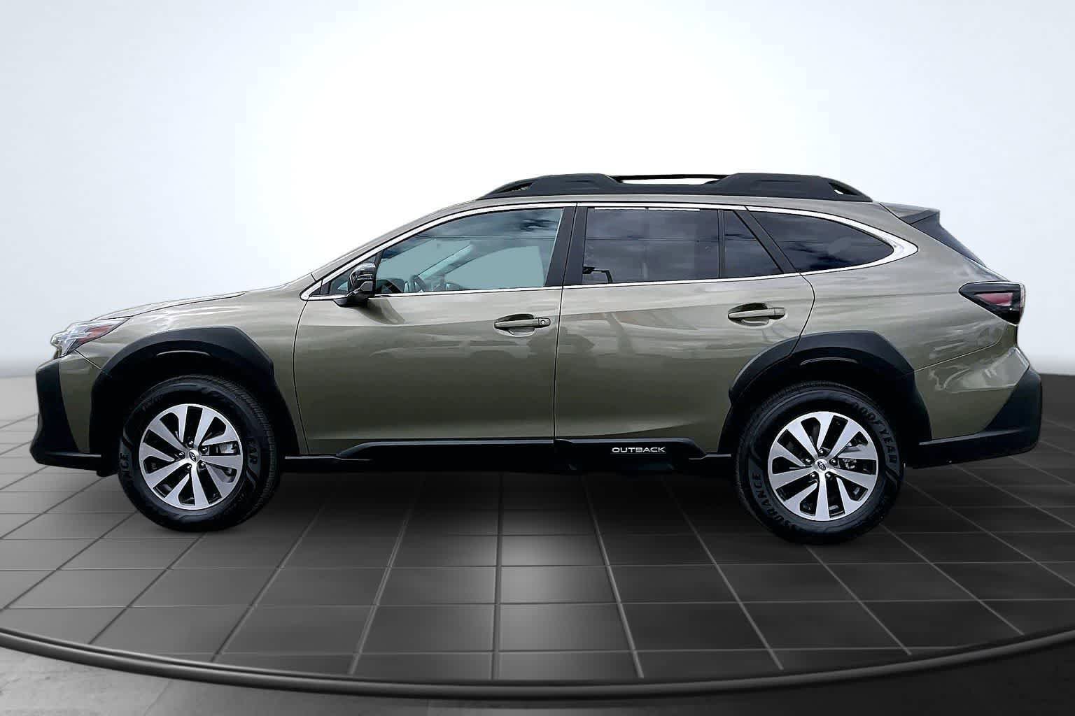 Used 2025 Subaru Outback Premium AWD/4WD image 3