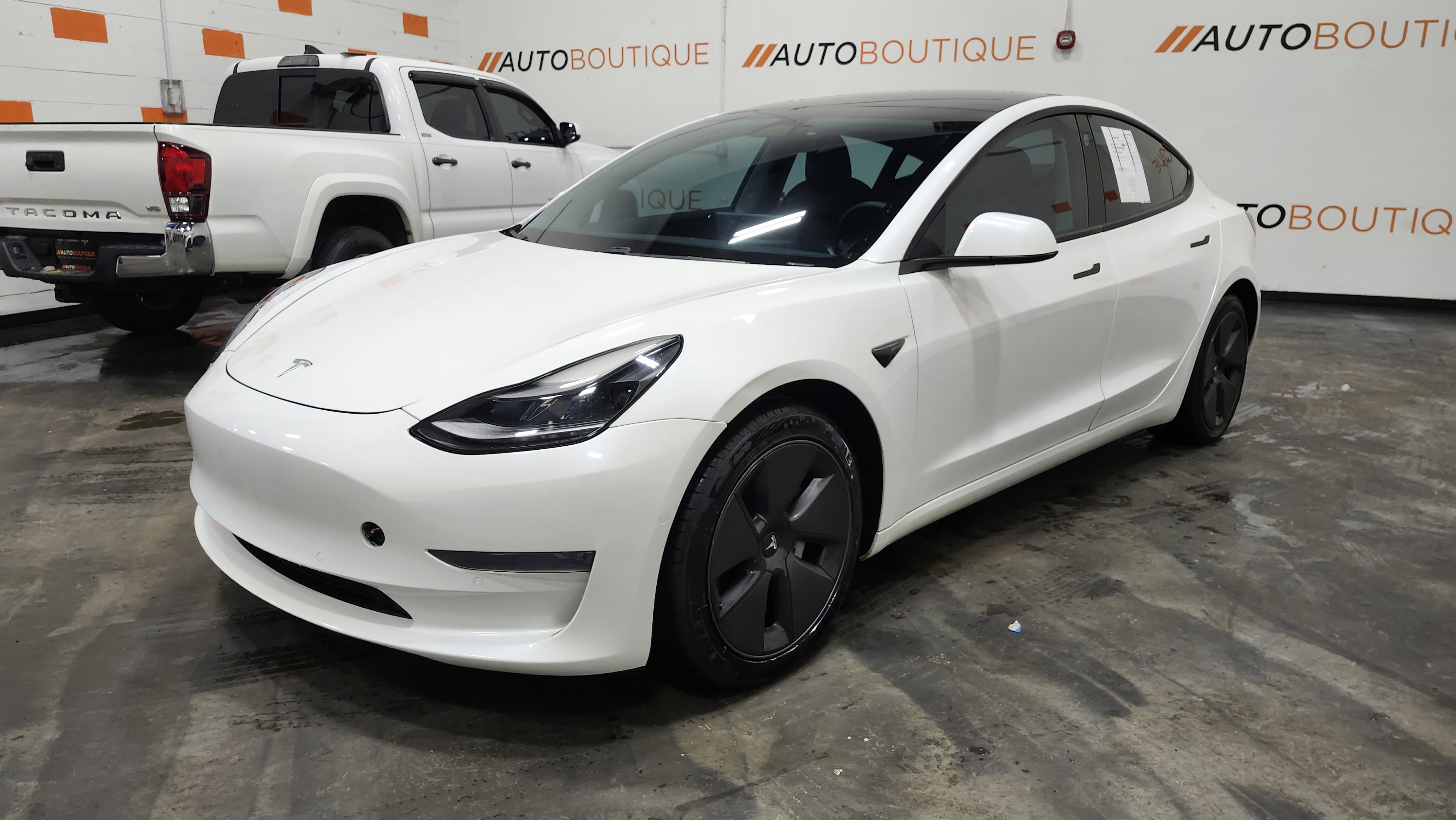 Used 2021 Tesla Model 3 Standard Range Plus image 12