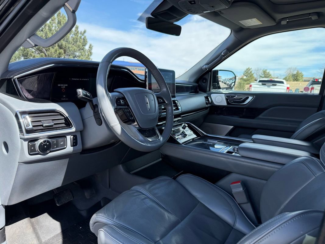 Used 2019 Lincoln Navigator Reserve image 12