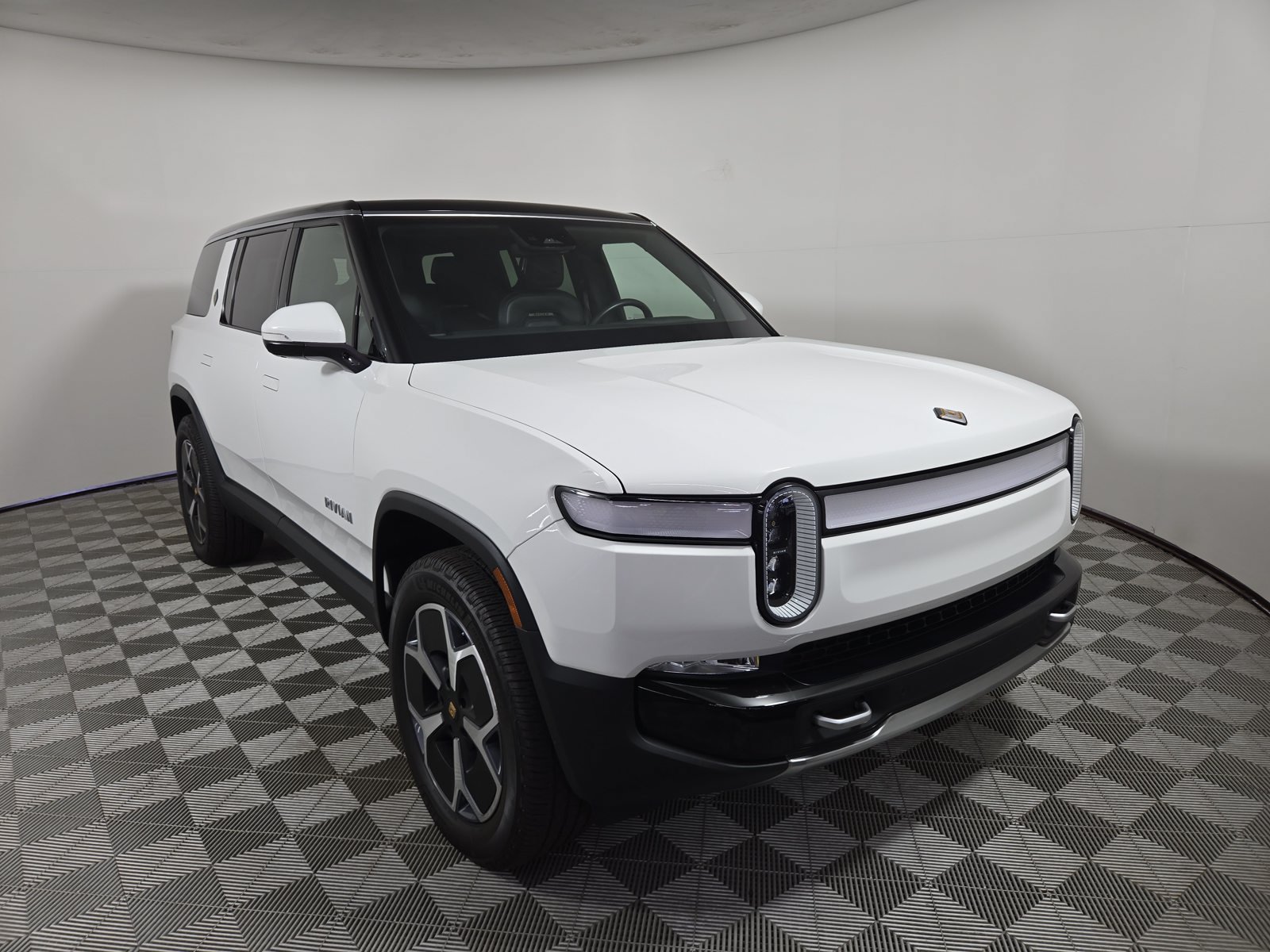 Used 2024 Rivian R1S Adventure Dual AWD/4WD image 7