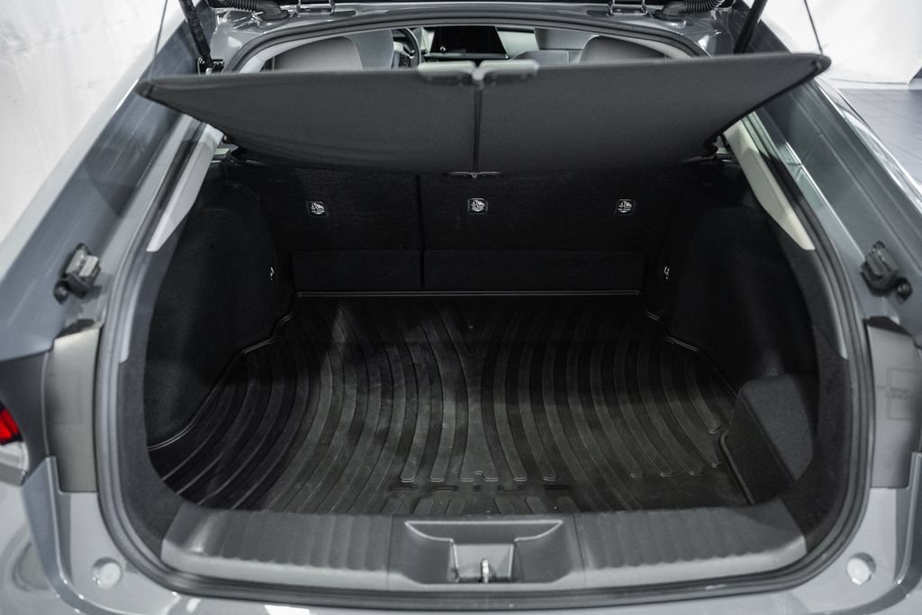 Used 2025 Toyota Prius LE FWD image 9