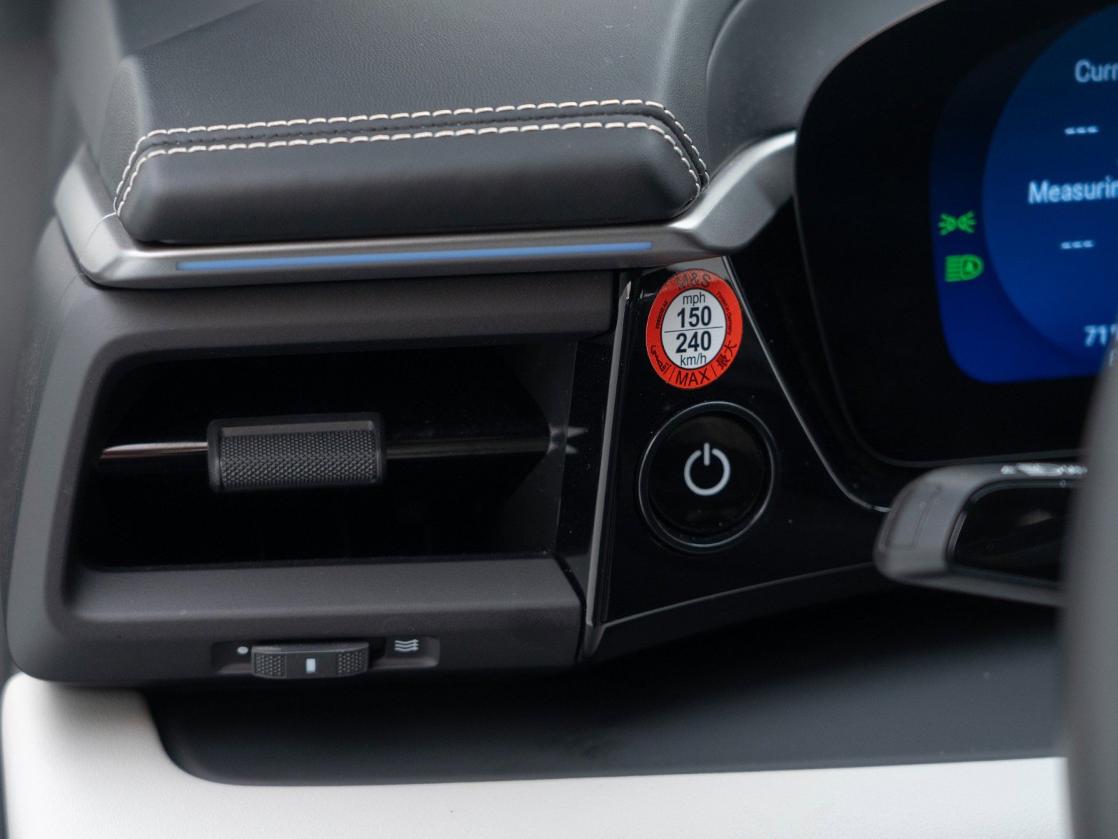 Certified 2025 Porsche Macan Electric image 29