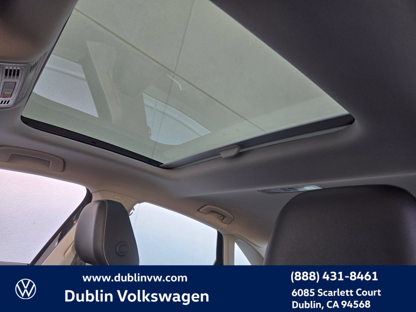 Certified 2025 Volkswagen Jetta SE FWD image 17