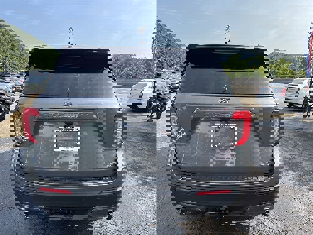 Used 2022 Ford Explorer XLT w/ Equipment Group 202A image 6