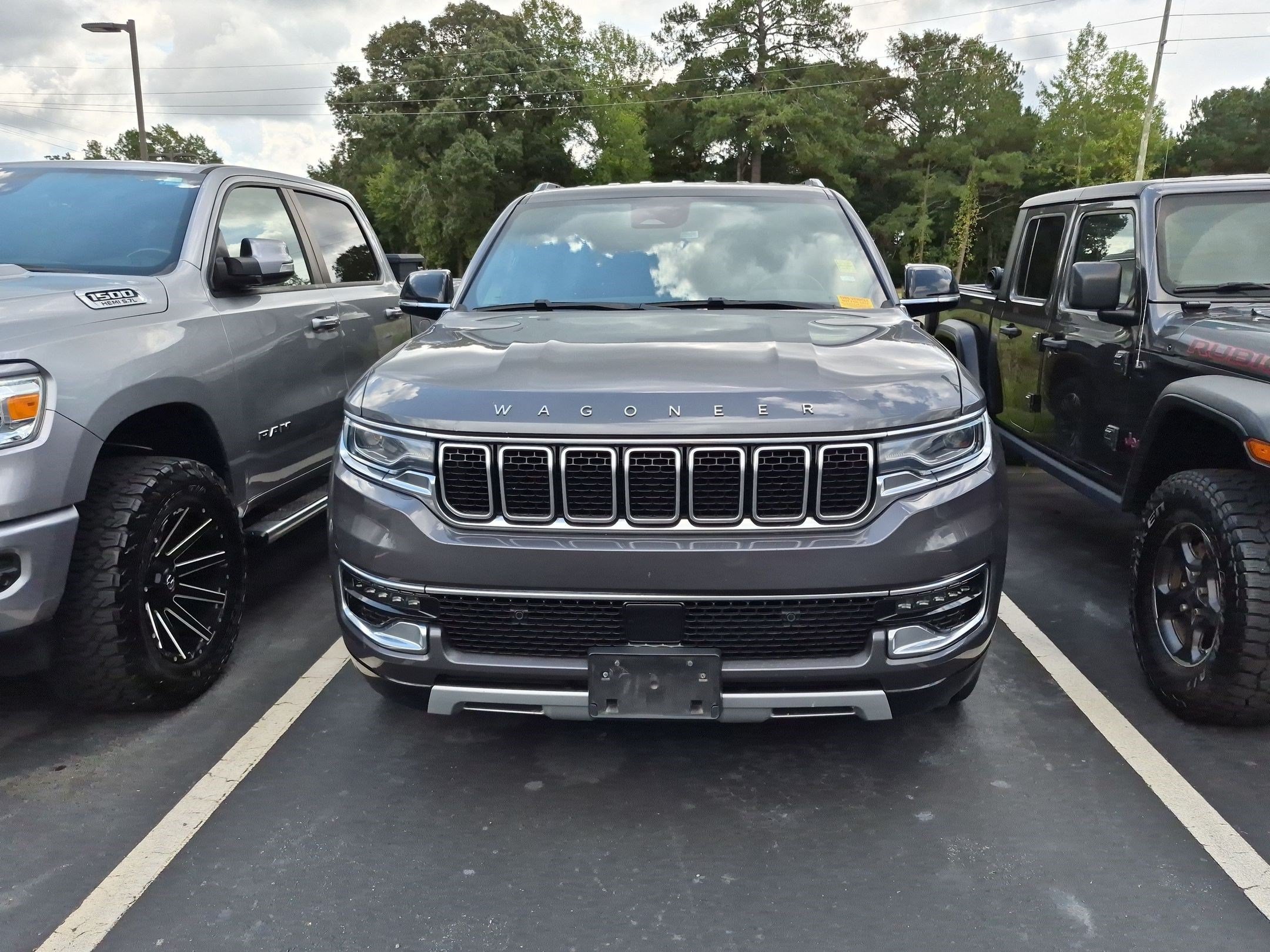 Used 2024 Jeep Wagoneer L Series II w/ Flexible Seating Group AWD/4WD image 2