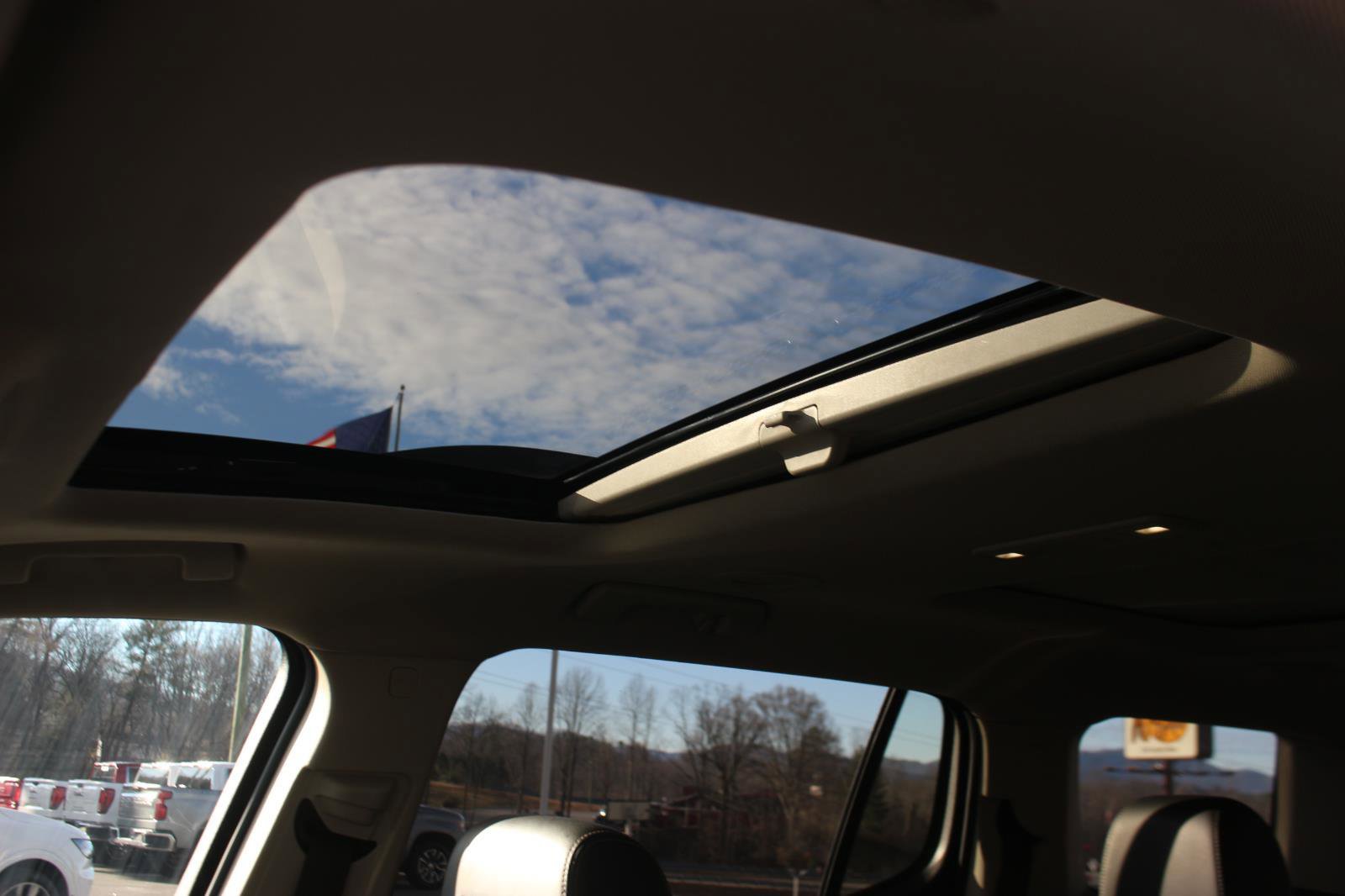 Used 2023 GMC Acadia Denali w/ Black Diamond Edition image 33