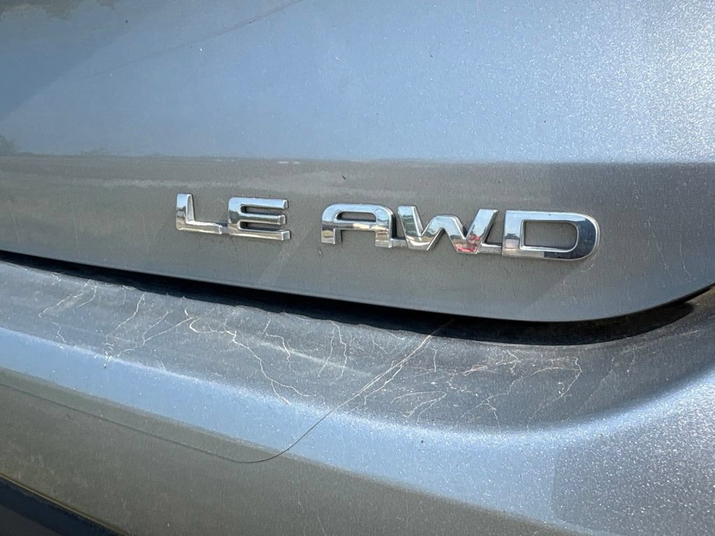 Used 2021 Toyota Highlander LE AWD/4WD image 3