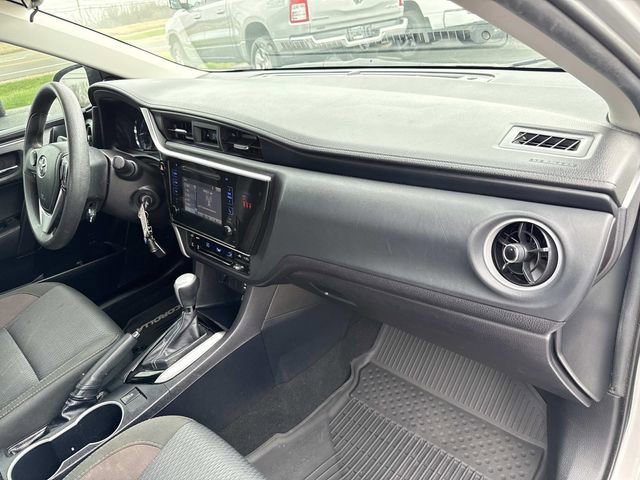 Used 2018 Toyota Corolla LE FWD image 30