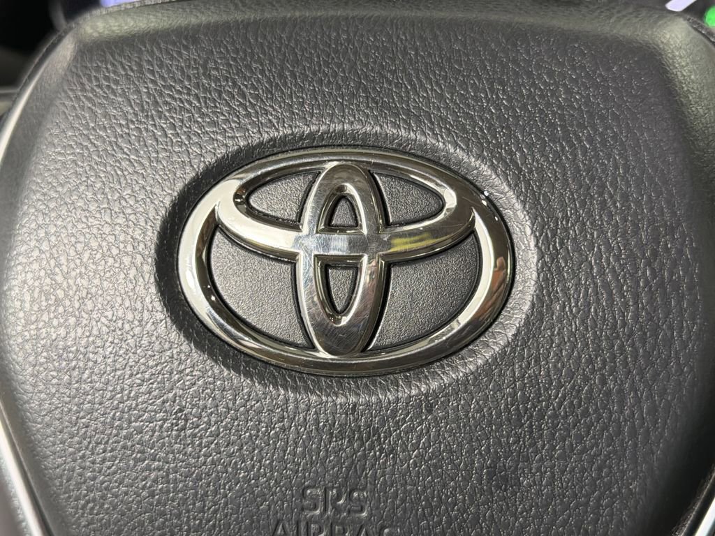 Used 2020 Toyota Camry XLE image 22