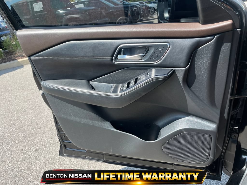 Used 2023 Nissan Rogue Platinum AWD/4WD image 11