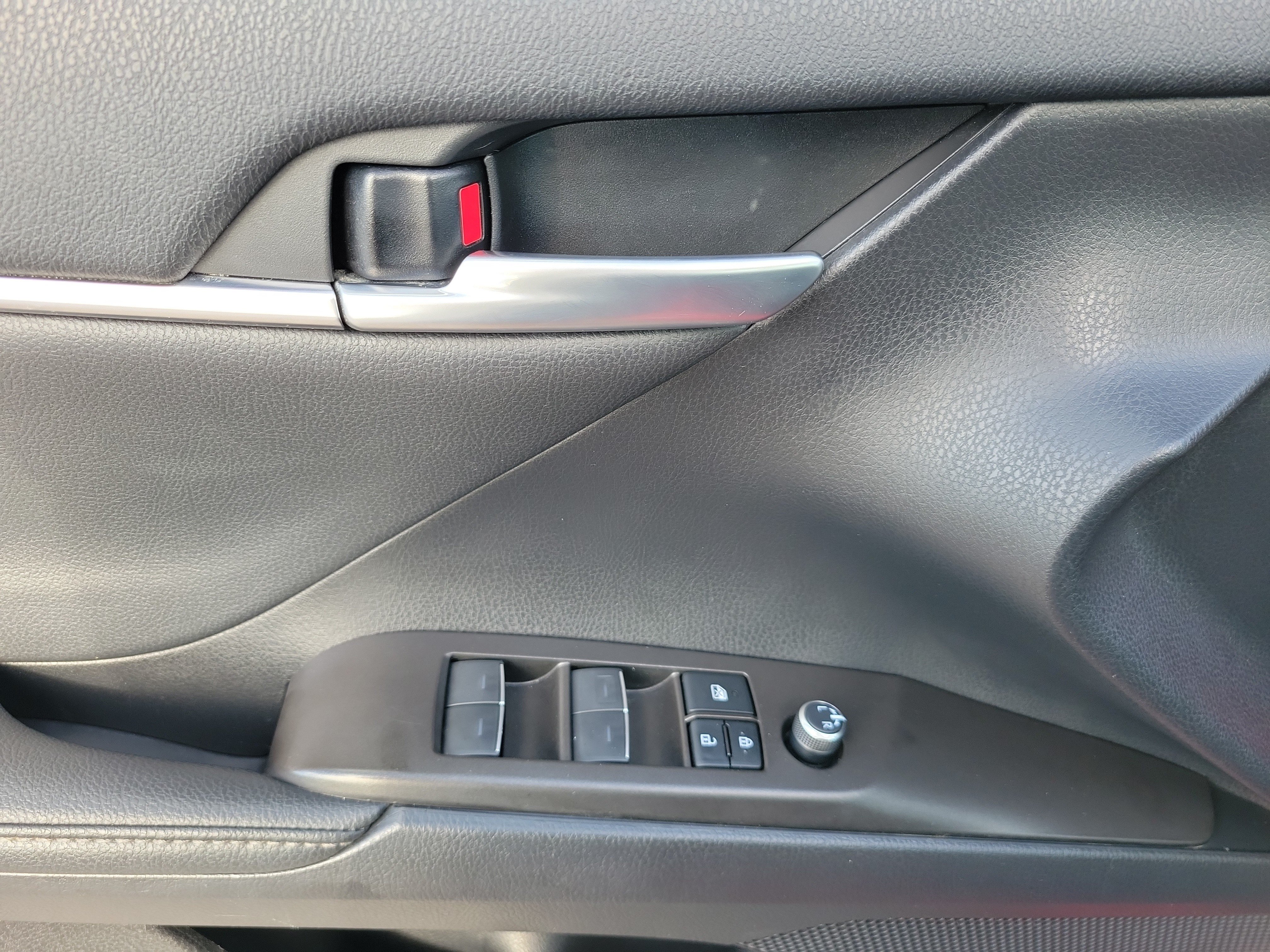 Used 2023 Toyota Camry XLE FWD image 24