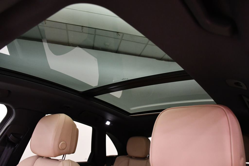 Certified 2023 Porsche Macan Turbo image 21