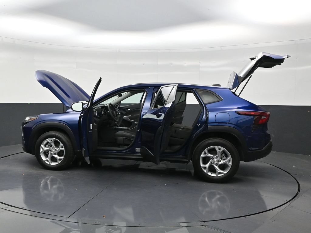 Used 2024 Chevrolet Trax LS w/ LS Convenience Package FWD image 29