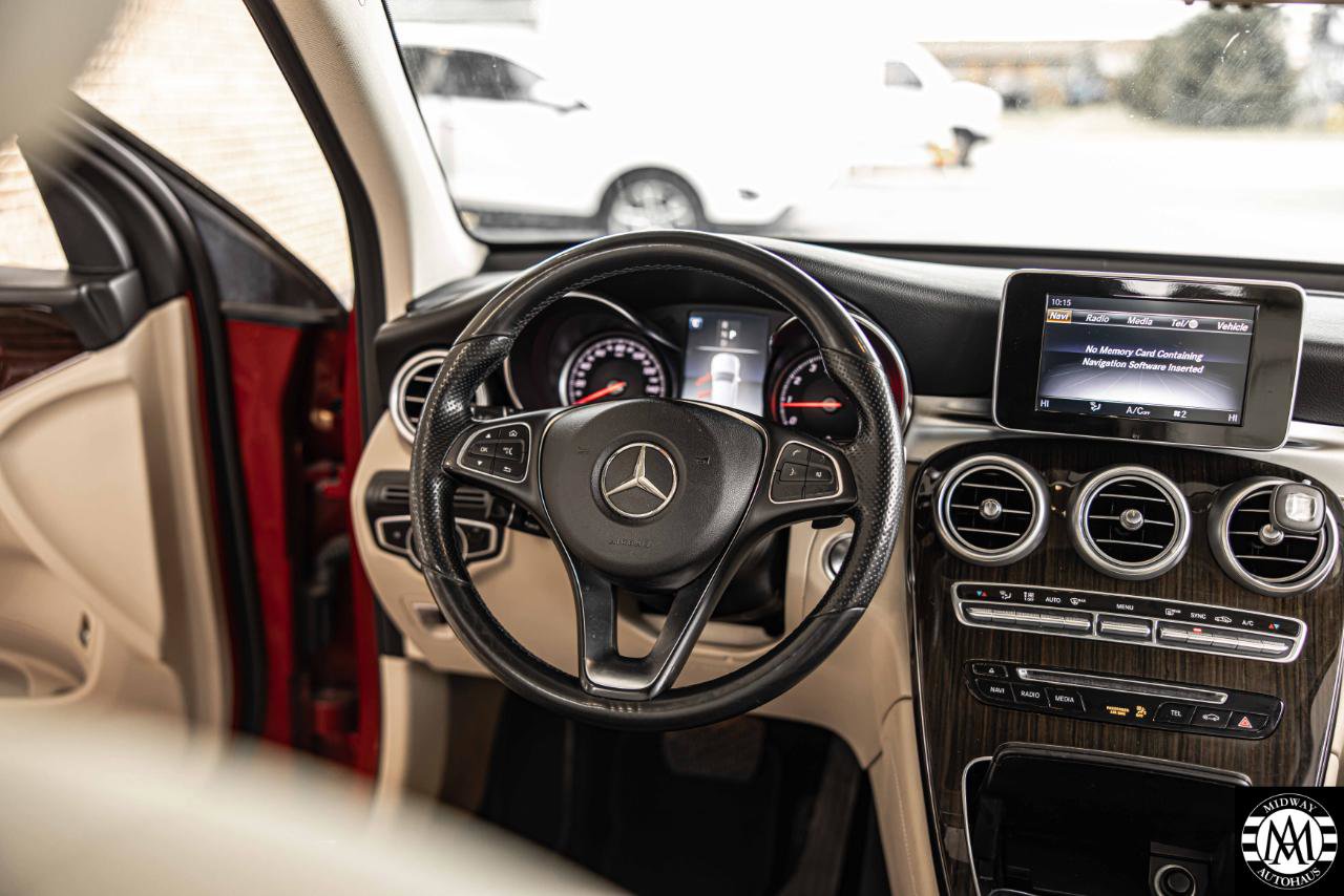 Used 2018 Mercedes-Benz GLC 300 4MATIC w/ Premium Package image 19