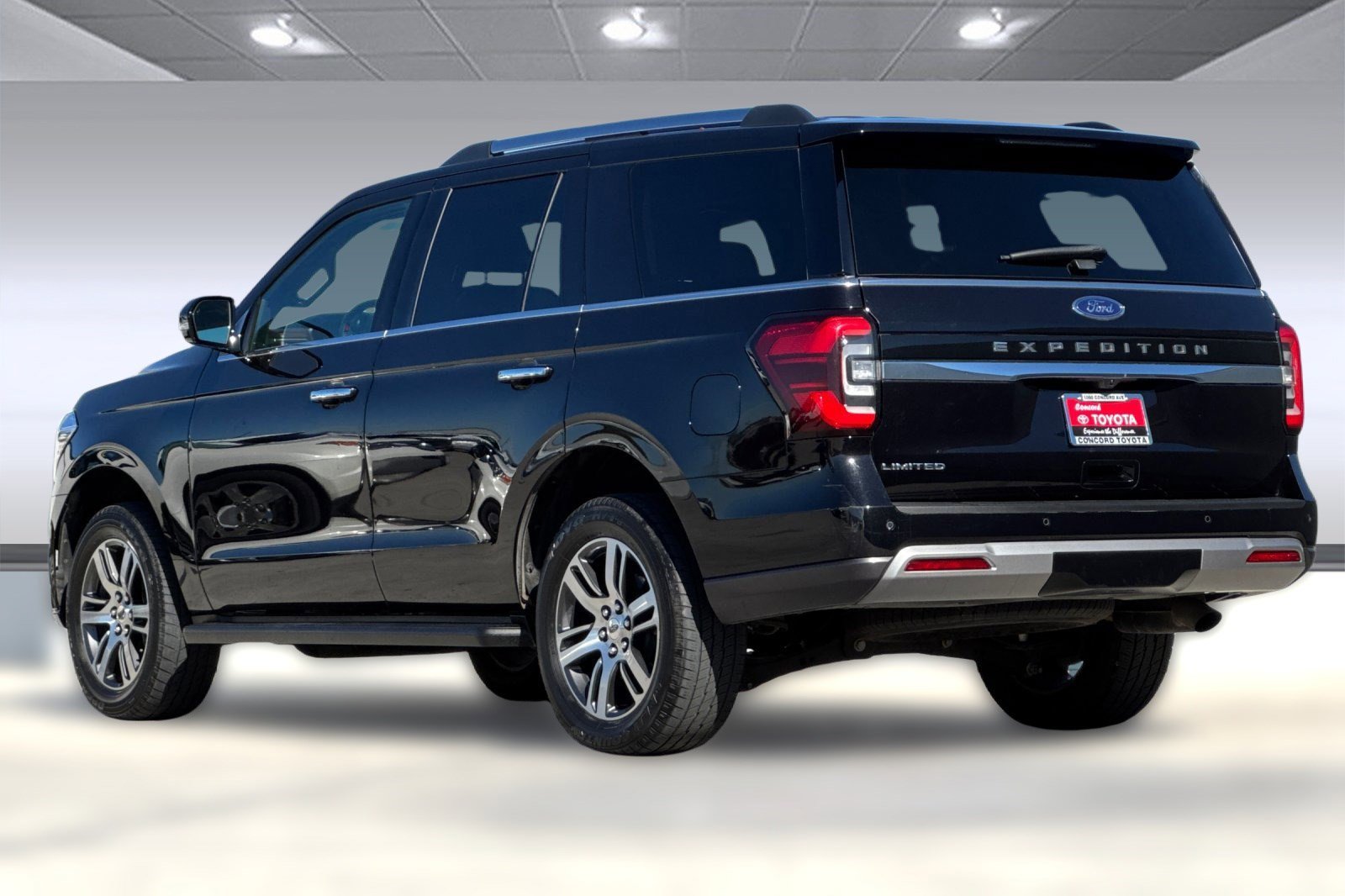 Used 2024 Ford Expedition Limited image 7