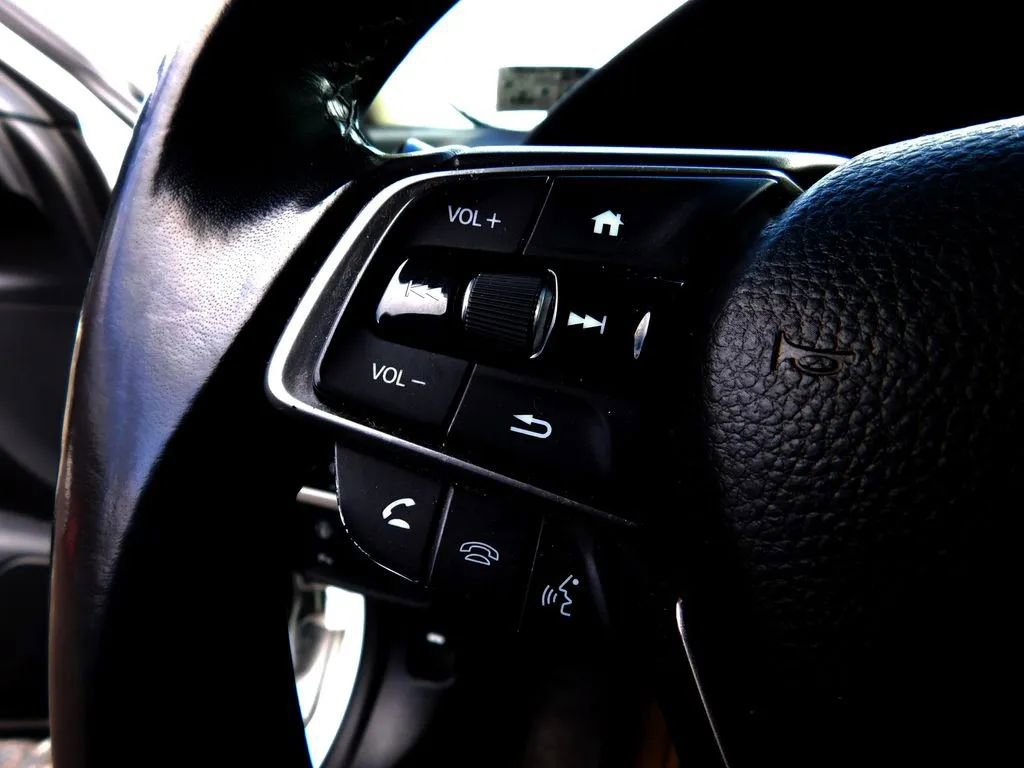 Used 2018 Honda Accord Touring image 17