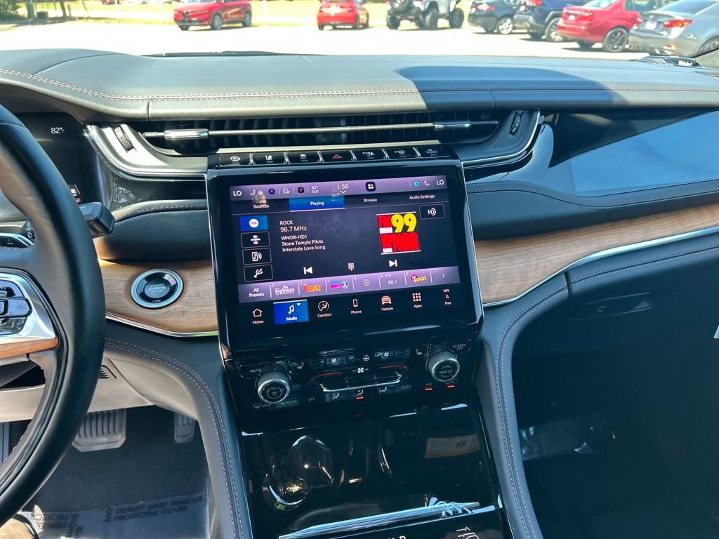 New 2025 Jeep Grand Cherokee Summit image 15