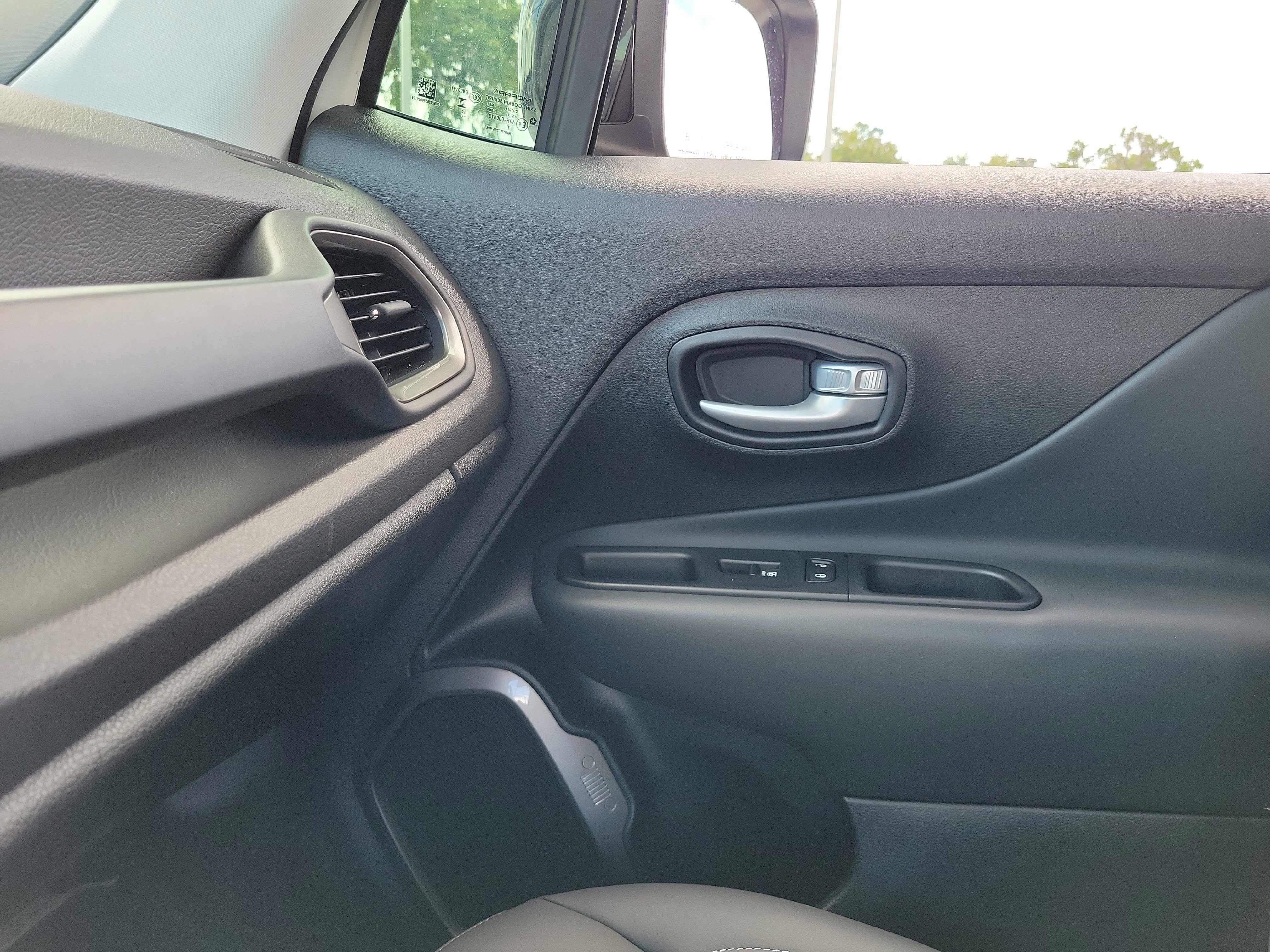 Used 2023 Jeep Renegade Limited AWD/4WD image 31