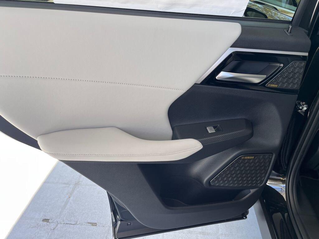 New 2025 Mitsubishi Outlander SE image 19