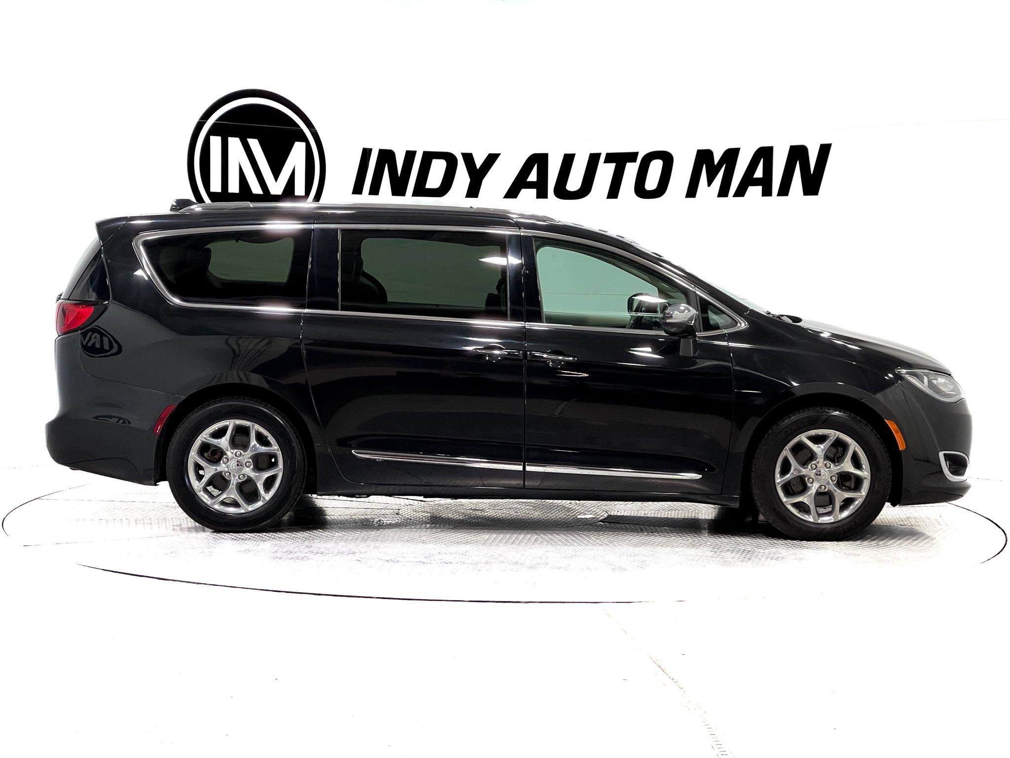 Used 2019 Chrysler Pacifica Limited FWD image 3