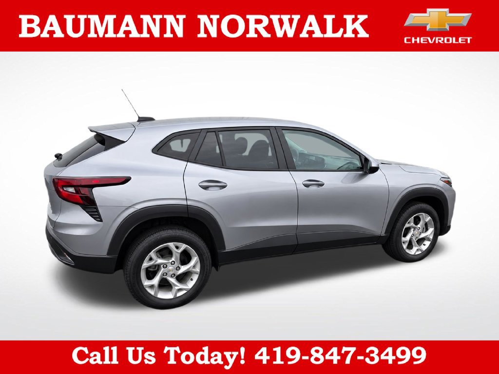 Used 2024 Chevrolet Trax LS w/ LS Convenience Package FWD image 9
