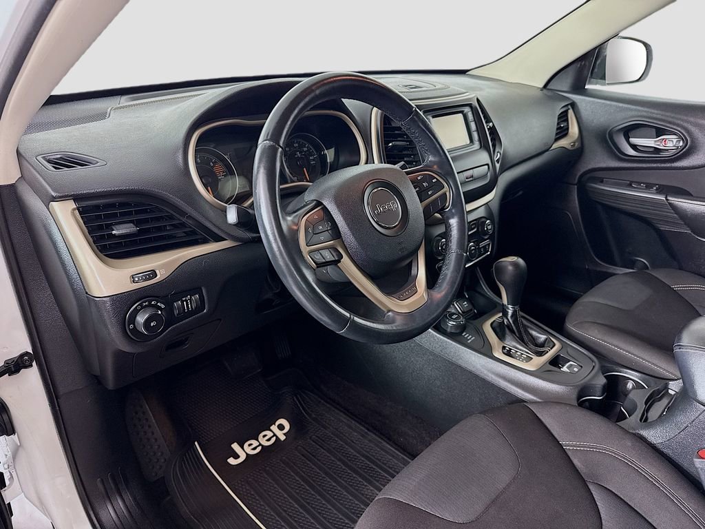 Used 2016 Jeep Cherokee Latitude AWD/4WD image 9