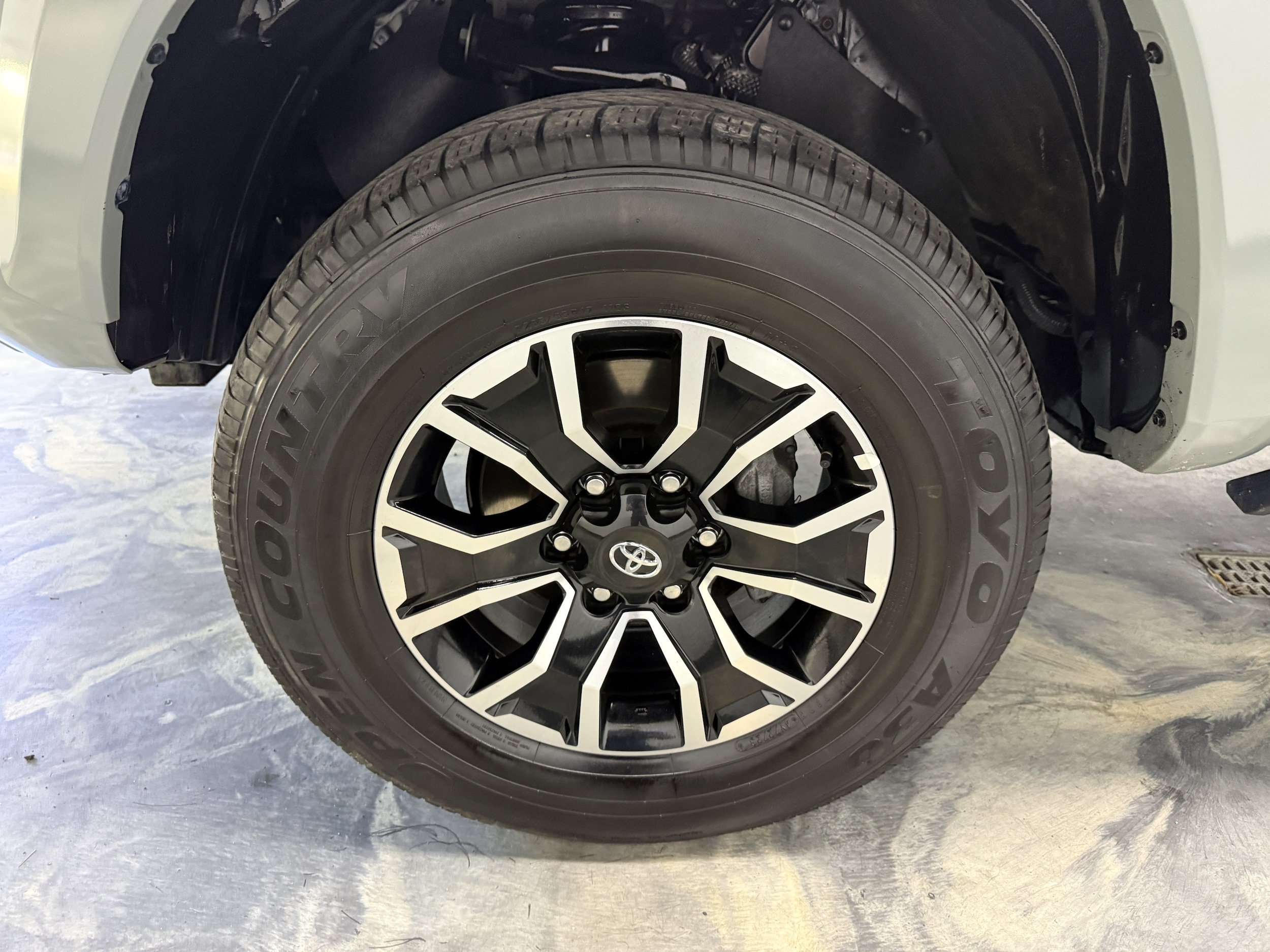Used 2023 Toyota Tacoma TRD Sport w/ TRD Premium Sport Package AWD/4WD image 27