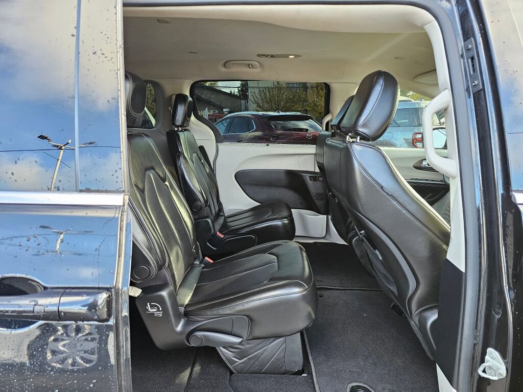 Used 2021 Chrysler Voyager Lxi image 13