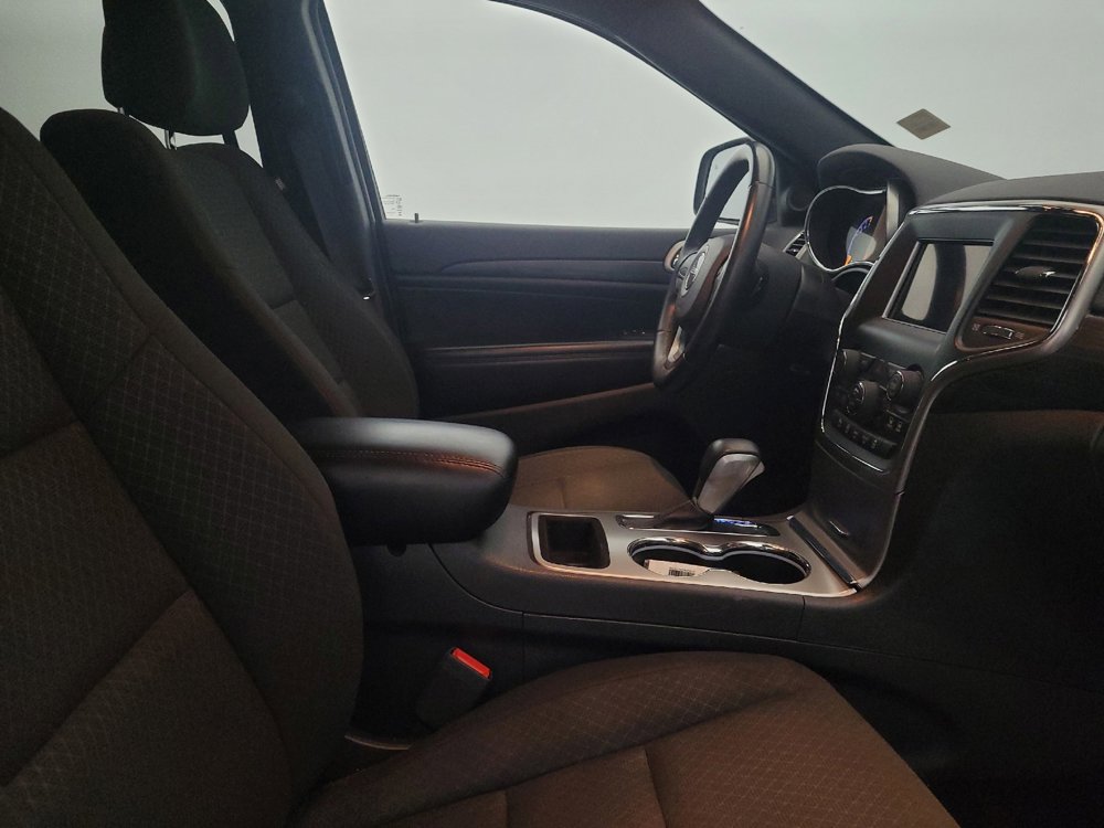 Used 2019 Jeep Grand Cherokee Laredo AWD/4WD image 21
