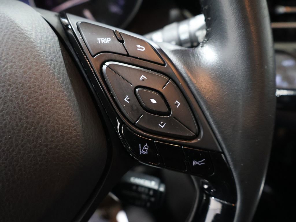 Used 2022 Toyota C-HR XLE image 34