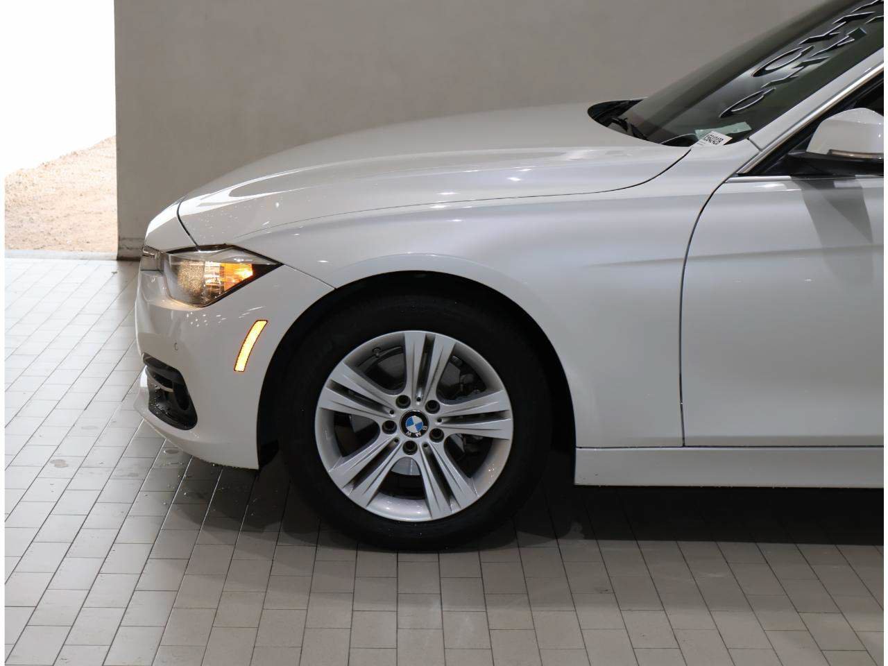 Used 2017 BMW 330i Sedan RWD image 4