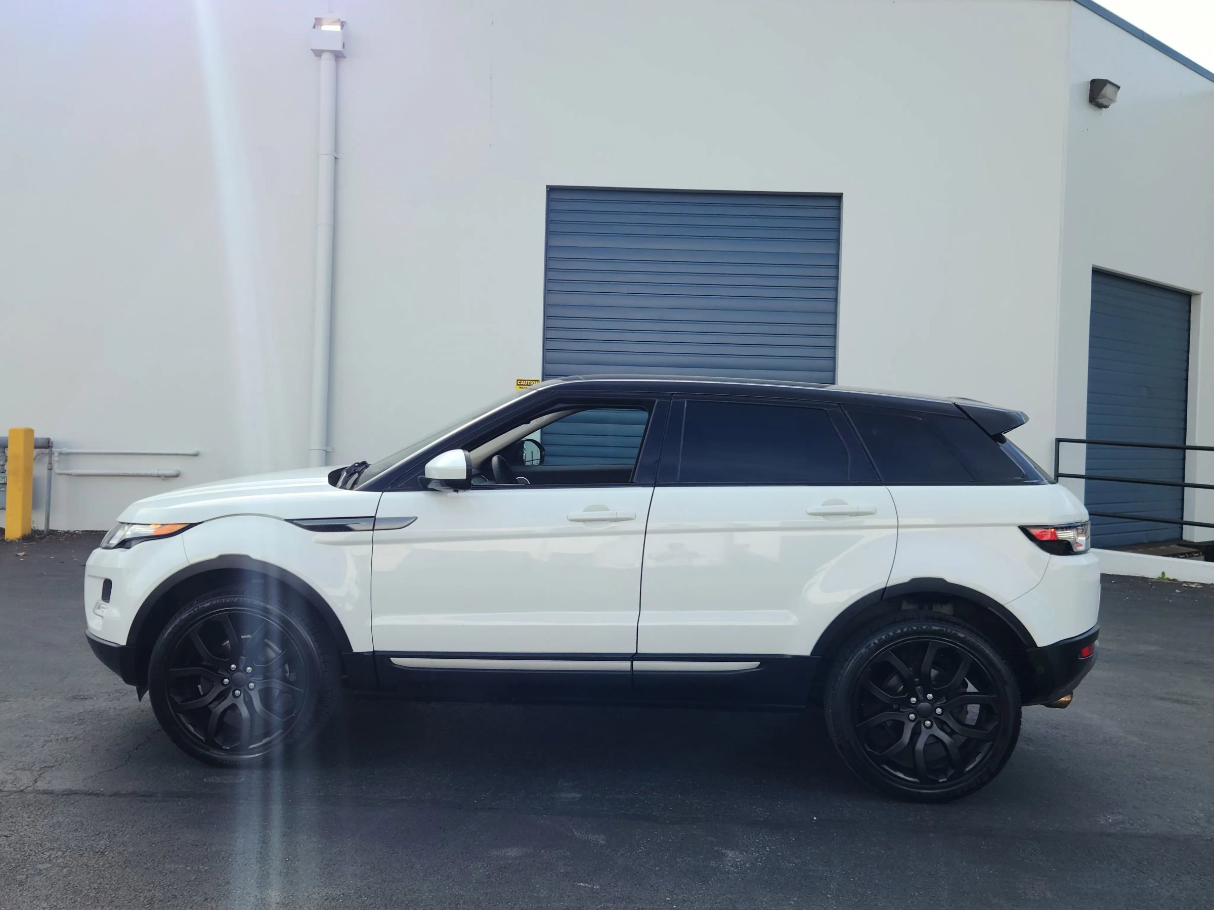 Used 2015 Land Rover Range Rover Evoque Pure Premium image 2